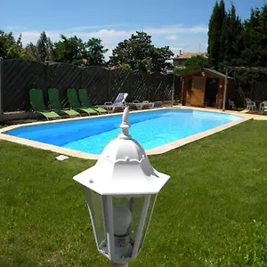  Hébergement de vacances La Bastide Jourdan